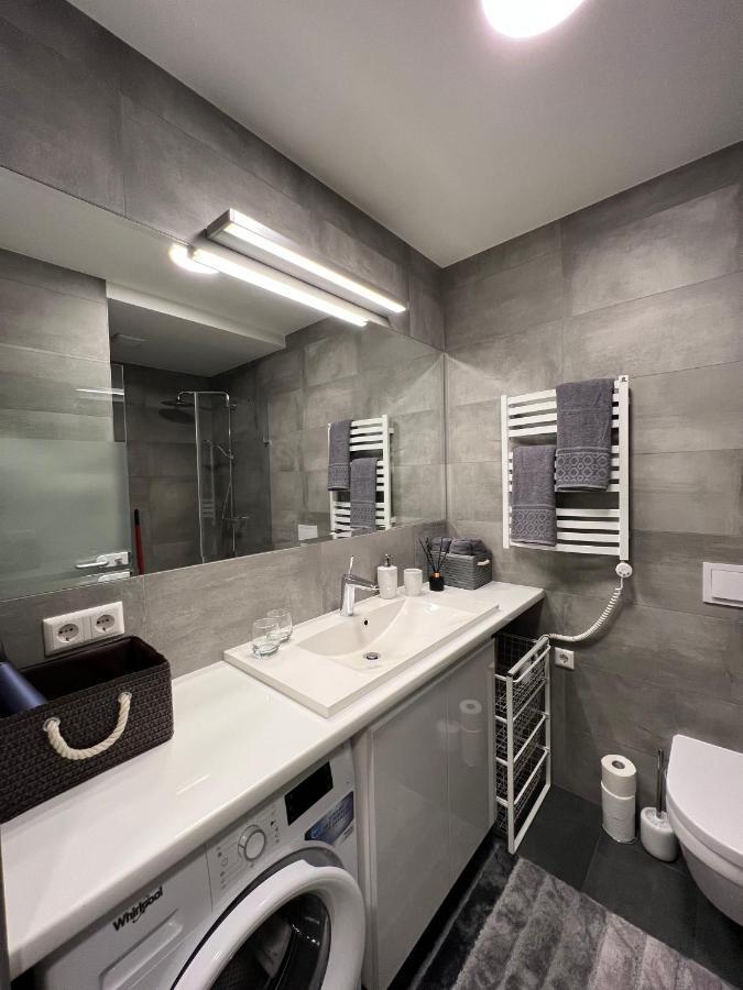 Cosy 1 Bedroom Apartment In The Heart Of Old Town With Parking Kaunas Exterior foto