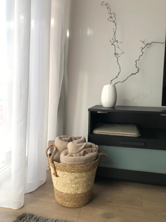 Cosy 1 Bedroom Apartment In The Heart Of Old Town With Parking Kaunas Exterior foto